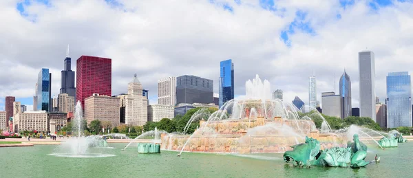 stock image Chicago skyline with Buckingham fountain