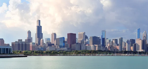 Chicago skyline over Lake Michigan — Stock Photo, Image