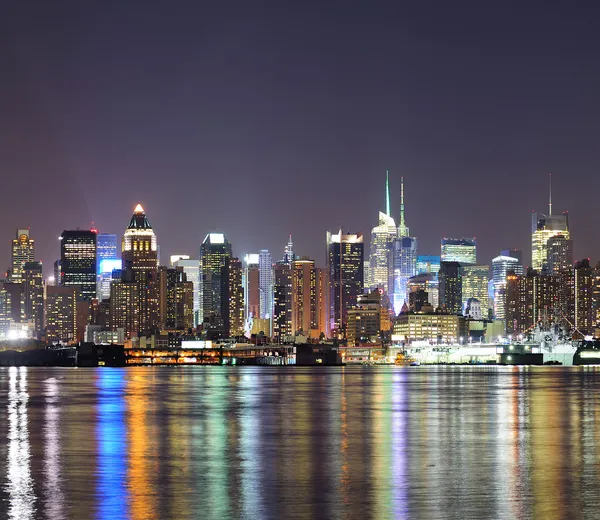 纽约曼哈顿市中心夜晚的天际线 — 图库照片