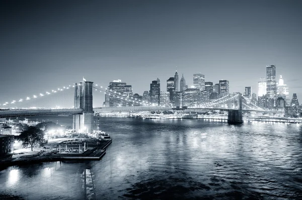 New Yorku manhattan centrum černá a bílá — Stock fotografie