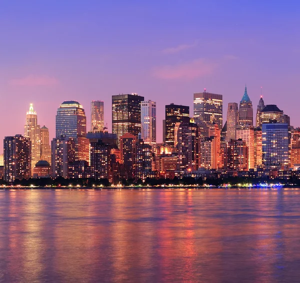 Сумерки Нью-Йорка на Манхэттене — стоковое фото