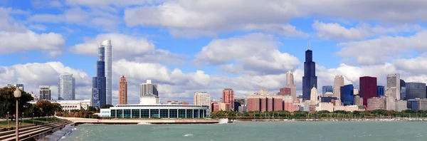 Чикаго skyline над озера Мічиган — стокове фото