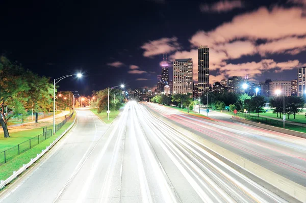 Chicago yöllä — kuvapankkivalokuva