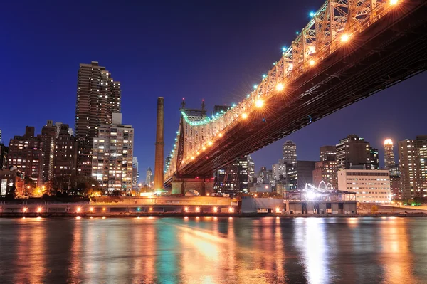 Queensboro Bridge und Manhattan — Stockfoto