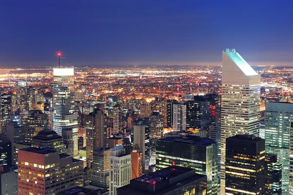 Urban stad skyline på natten — Stockfoto