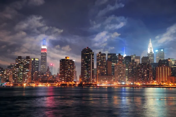 New york city manhattan midtown in de schemering — Stockfoto