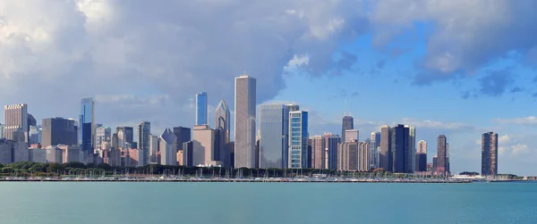 Chicago skyline sobre el lago Michigan —  Fotos de Stock