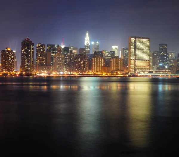 Cidade urbana vista noturna — Fotografia de Stock