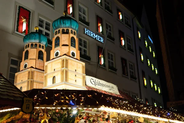 Frauenkirche e mercatino di Natale a Monaco di Baviera, Germania — Foto Stock