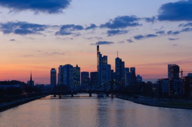 Frankfurt am main, Almanya-alacakaranlıkta