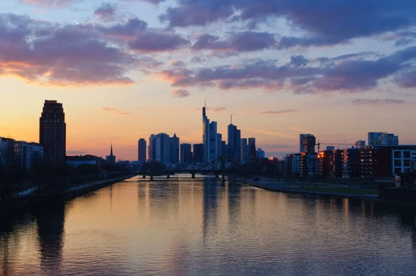 Frankfurt am main, Almanya-alacakaranlıkta — Stok fotoğraf