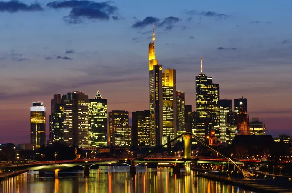 Frankfurt am Main, Deutschland in der Dämmerung — Stockfoto