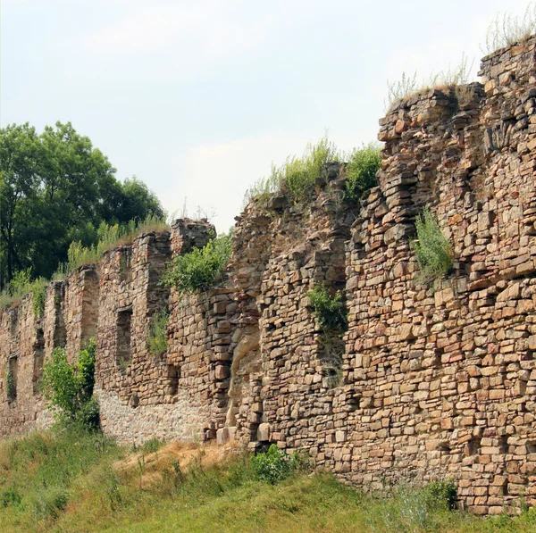 Die Ruinen der Burg aus dem 16. Jahrhundert — Stockfoto