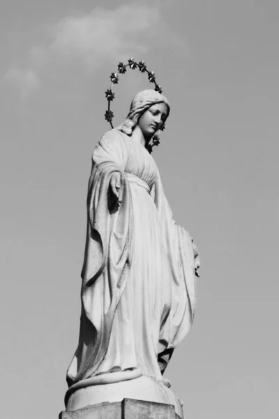 Statue av jomfru Maria – stockfoto