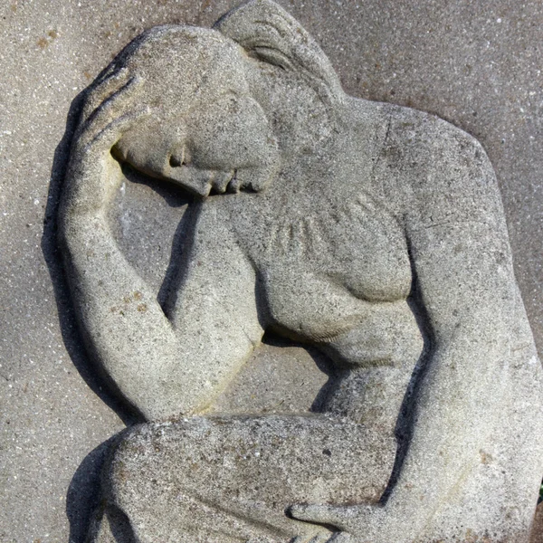 Statue des femmes sur la tombe — Photo
