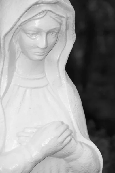 Estatua de la Virgen María —  Fotos de Stock