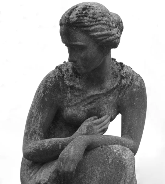Frauenstatue auf Grab — Stockfoto
