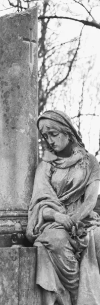 Mezar kadın heykeli — Stok fotoğraf