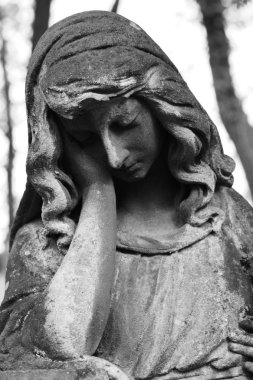 mezar kadın heykeli