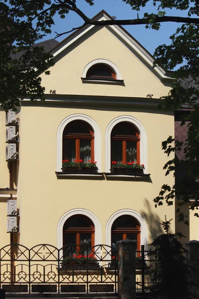 A fachada do edifício — Fotografia de Stock