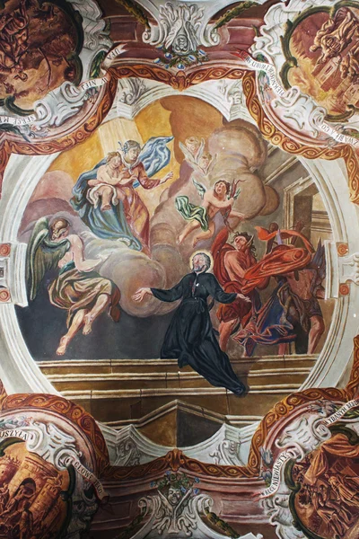 Interior do templo da Ordem dos Jesuítas. Século XVII no — Fotografia de Stock