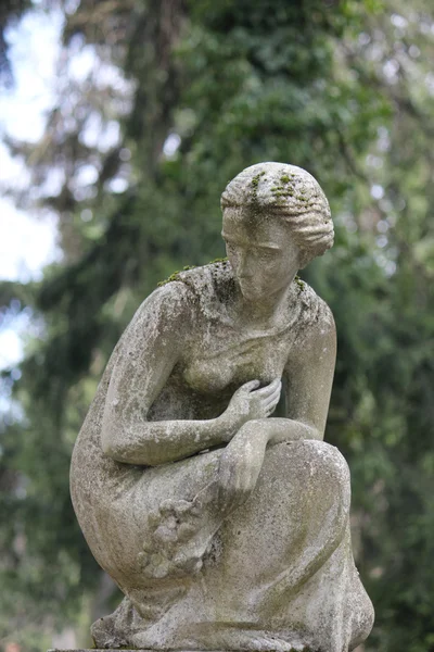 Άγαλμα των γυναικών σε τάφο — Φωτογραφία Αρχείου