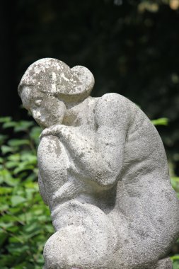 mezar kadın heykeli