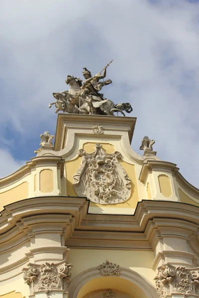 Statue de Saint-Georges orne la cathédrale du Grec ukrainien — Photo