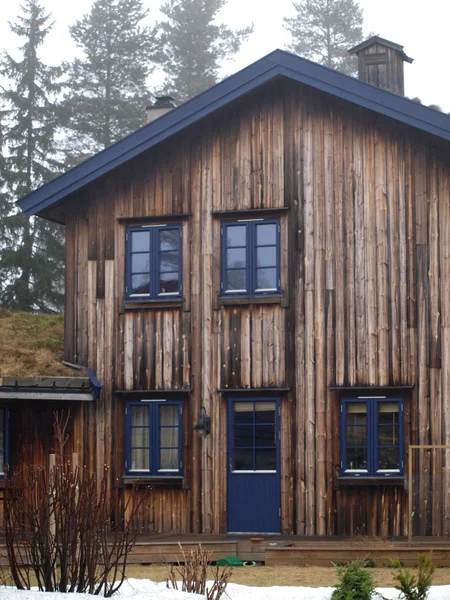 Houten huis in Noorwegen — Stockfoto