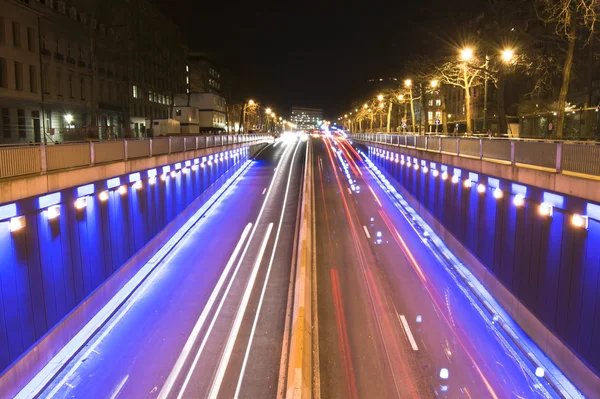 Ночное движение в Брюсселе — стоковое фото
