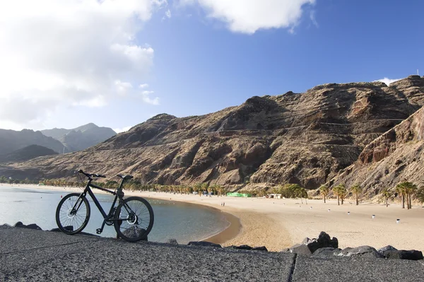 在海滩上的自行车 — 图库照片
