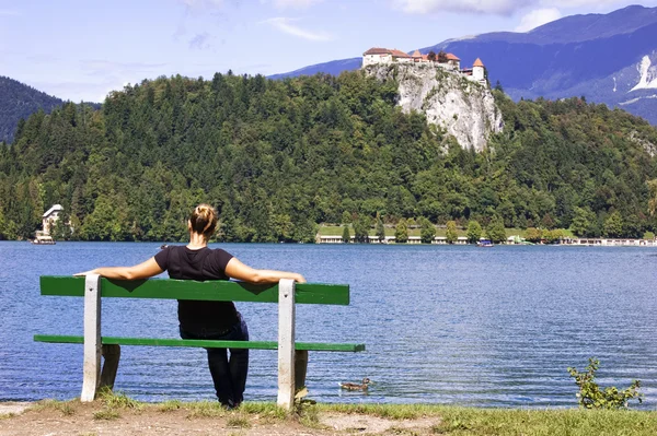 Woman on Bench, enjoys summer day — Stock Photo, Image