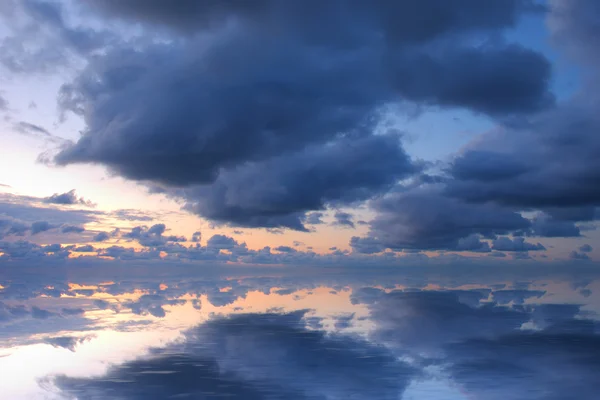 Ein wolkenloser Himmel — Stockfoto