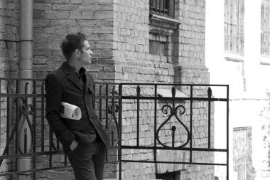 retro tarzı yakışıklı erkekler