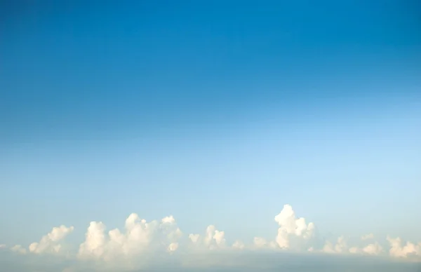 Громкое небо — стоковое фото
