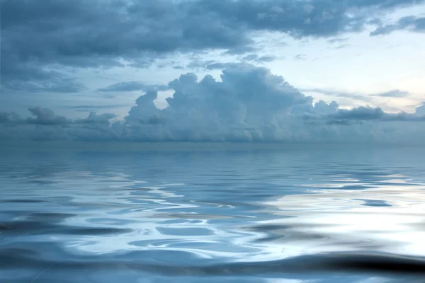 Cloudy sky over the sea — Stock Photo, Image