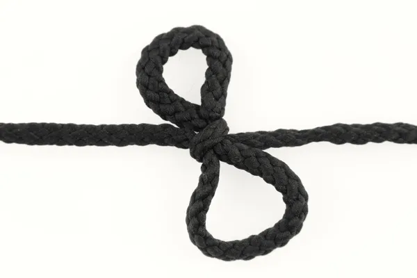 Nodo legato in corda su bianco — Foto Stock