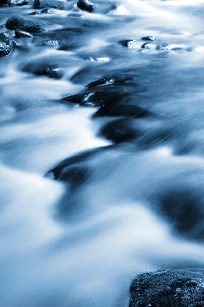 Flowing stream — Stock Photo, Image