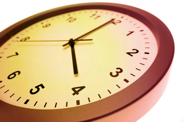 Closeup of clock face, hands pointing to four o'clock — Stock Photo, Image