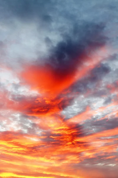 Parlak gökyüzü — Stok fotoğraf