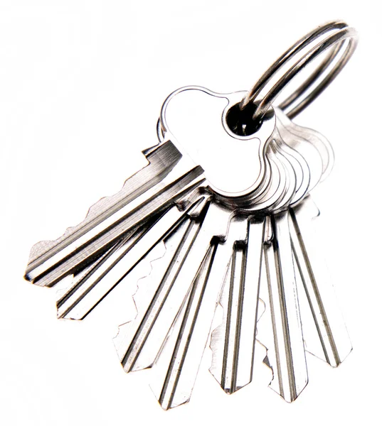 Pęk kluczy na prostym tle — Zdjęcie stockowe