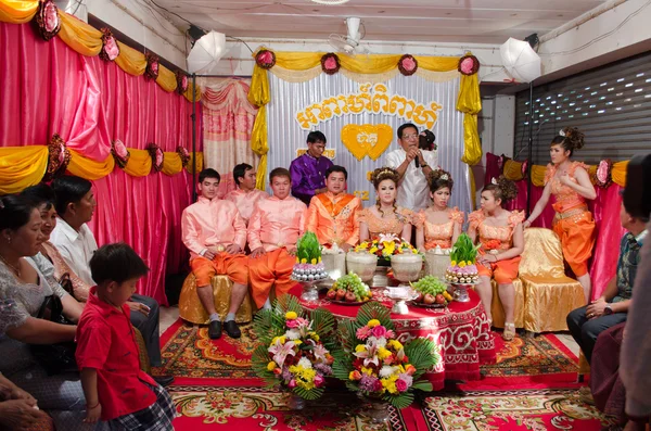 Kambodschanische Braut und Bräutigam — Stockfoto