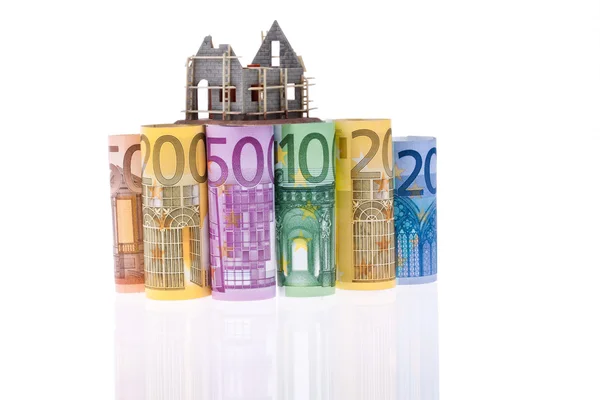 Банкноти євро з оболонки будівлі — стокове фото