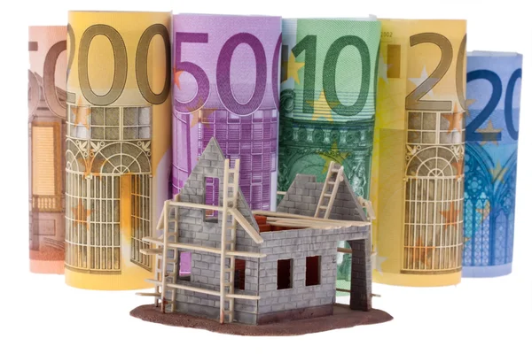 Billetes de banco en euros con shell building — Foto de Stock
