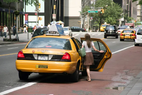 Gul drosje i New York – stockfoto
