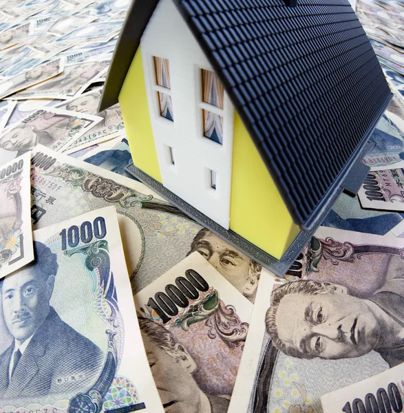 Japanese yen and the house — Stock Photo, Image
