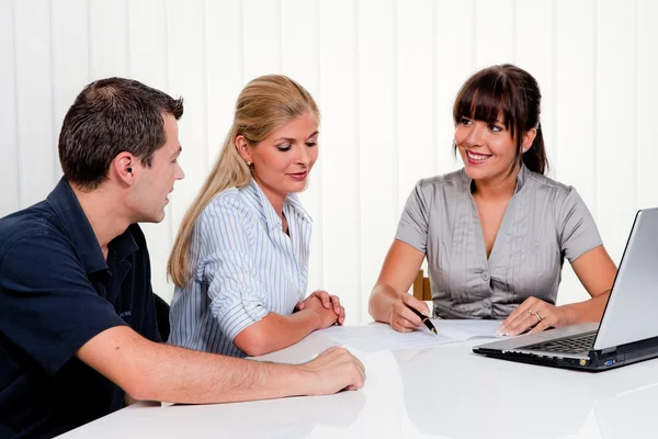 Diskussion bei einer Anhörung — Stockfoto