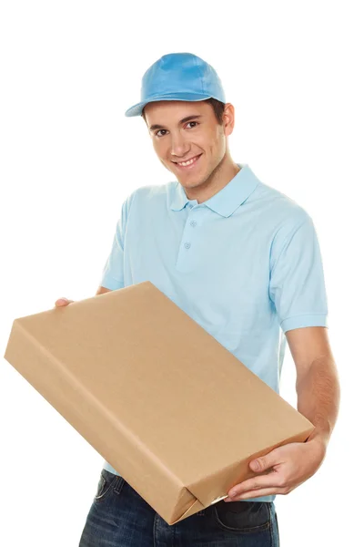 Менеджер почтового сервиса доставляет посылку — стоковое фото