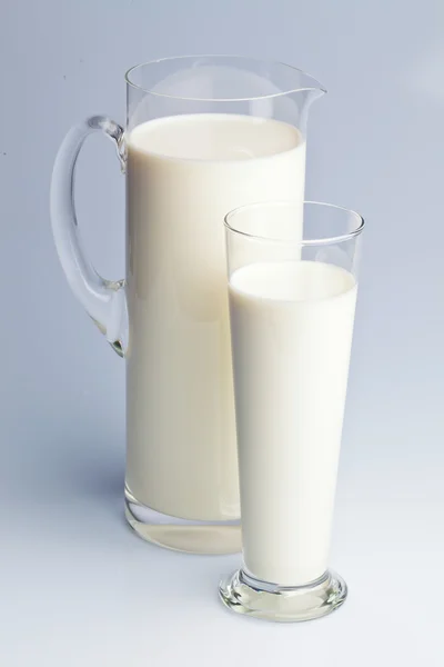 Κανάτα γάλακτος. υγιεινή διατροφή — Φωτογραφία Αρχείου