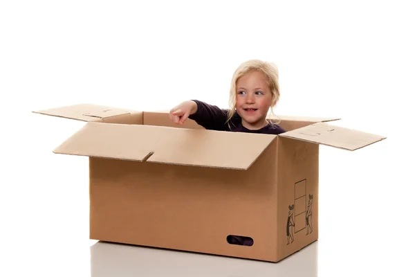 Child in moving box. is to move into ducts — Stock Photo, Image